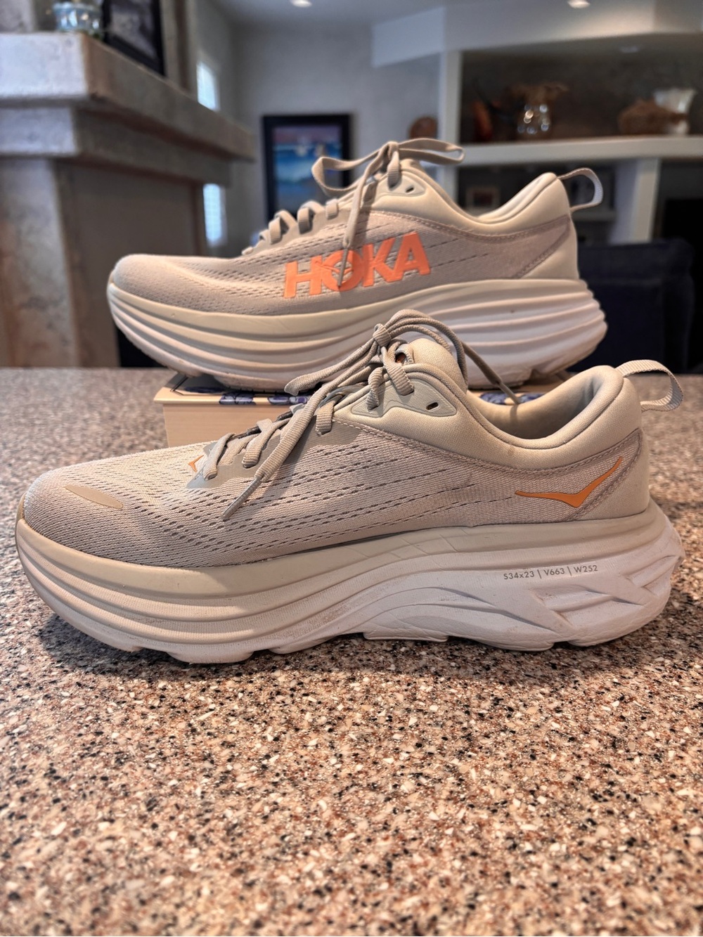 Hoka One One Bondi 8 (Women's Max Cushioned Road Running Shoe) size 9 - Picture 3 of 6